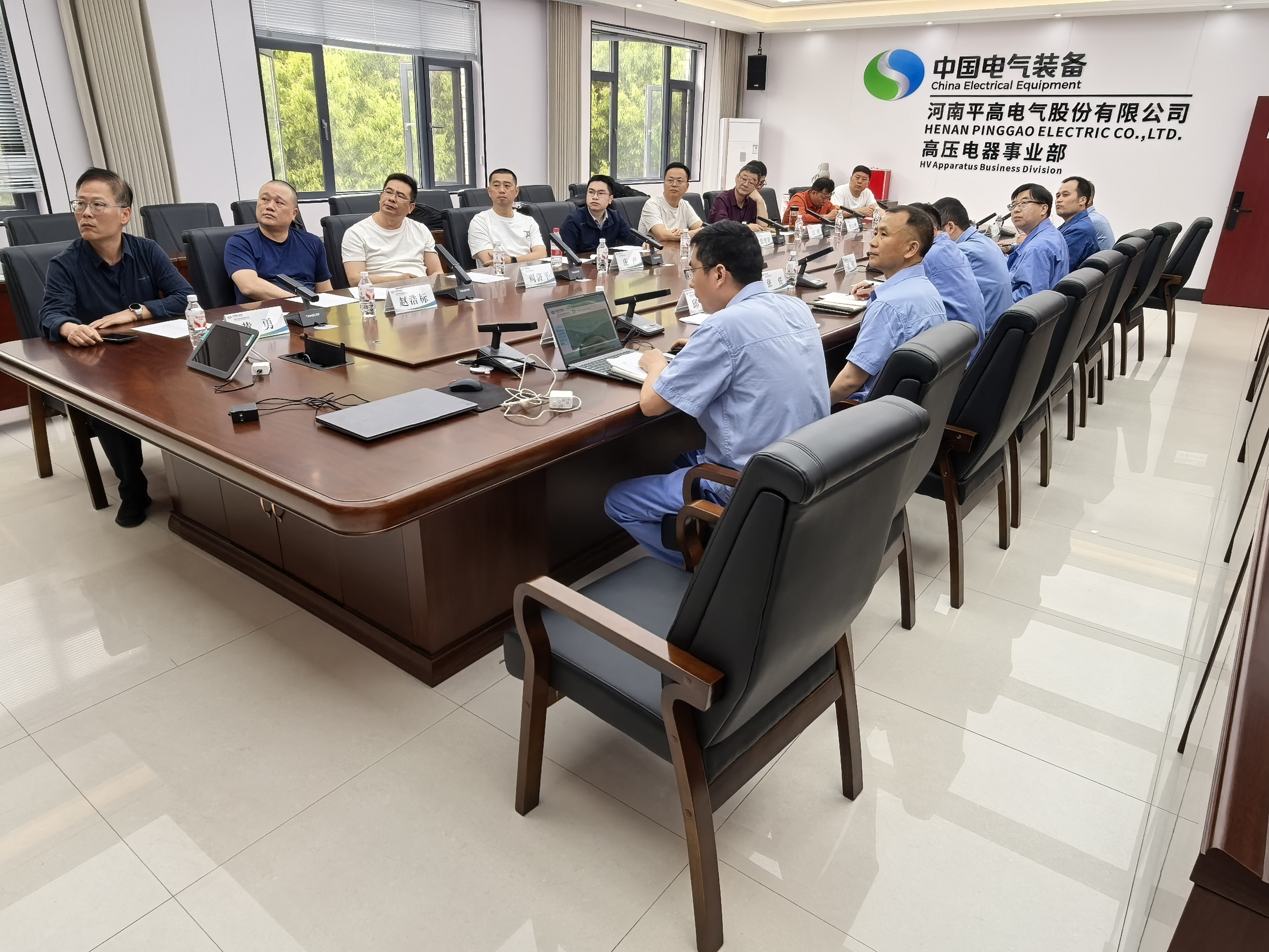 召开竞赛设备样机验收会议.jpg