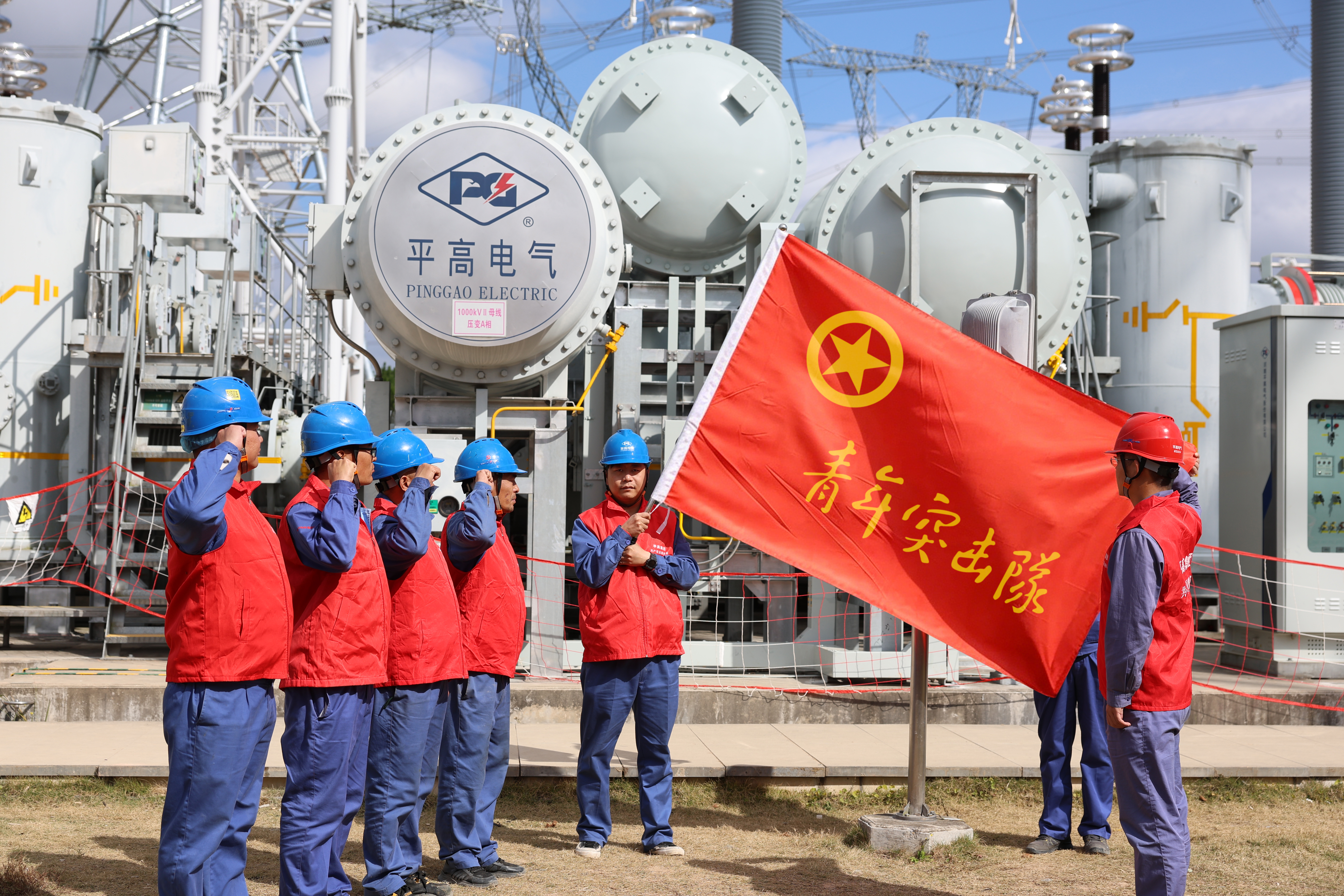 伟德源自英国始于1946团委组织开展青年突击队岗位建功活动.jpg